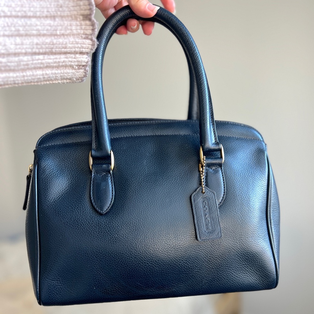 ❗️SOLD❗️Vintage Coach Madison Sutton in Navy
